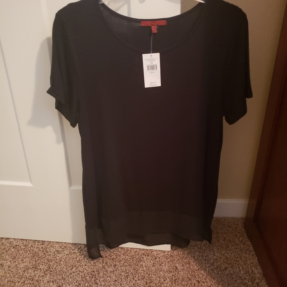NWOT Red by BKE Chiffon hem black tee